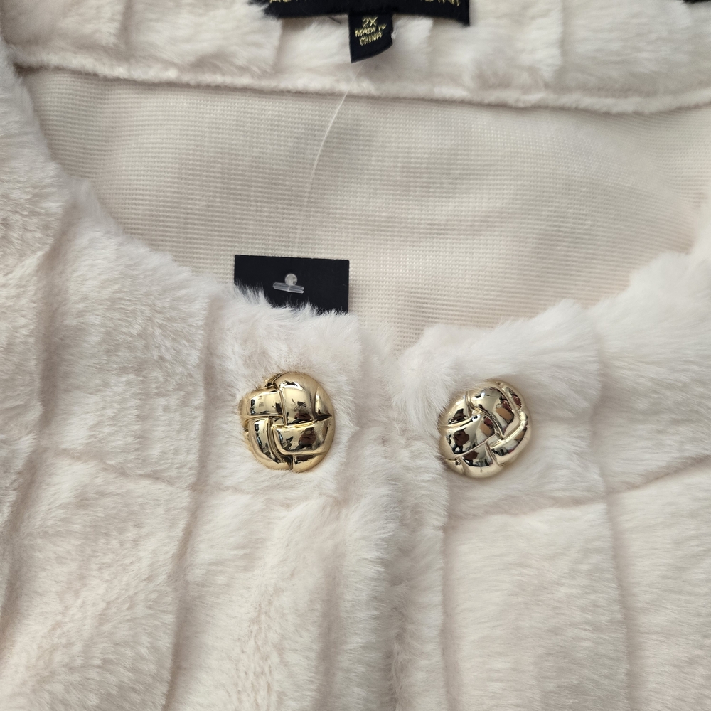 Adrienne Vittadini Women's Cream Faux Fur Vest Gold Button Size 2XL New W/ Tags - Picture 7 of 11